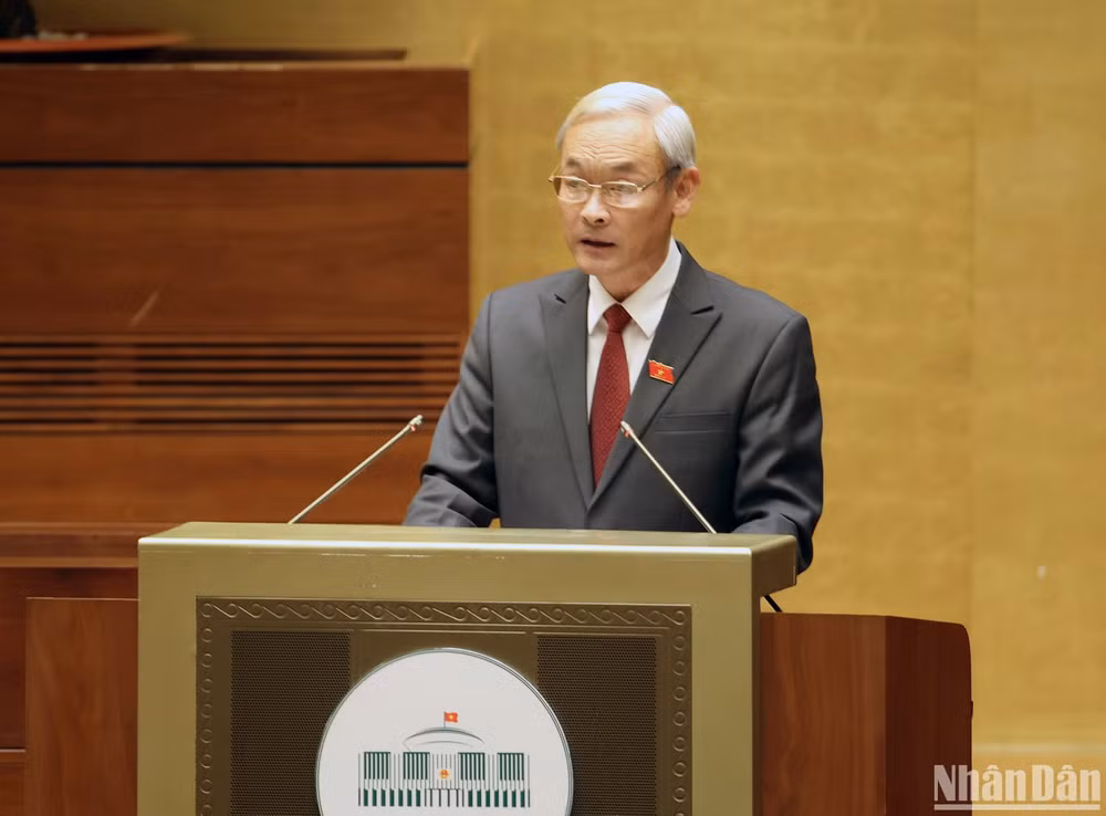 Chủ nhiệm Ủy ban Tài chính, Ngân sách của Quốc hội Nguyễn Phú Cường trình bày Báo cáo thẩm tra tại phiên họp. (Ảnh: DUY LINH) Chủ nhiệm Ủy ban Tài chính, Ngân sách của Quốc hội Nguyễn Phú Cường trình bày Báo cáo thẩm tra tại phiên họp. (Ảnh: DUY LINH)
