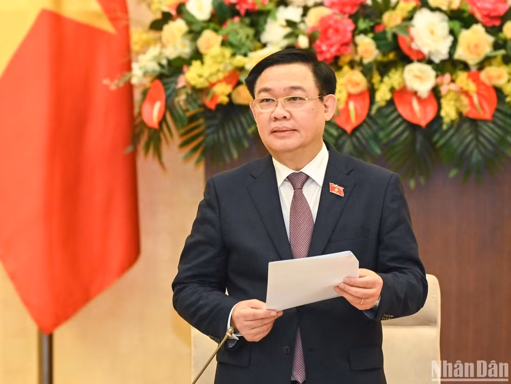 Chủ tịch Quốc hội Vương Đình Huệ phát biểu khai mạc phiên họp. (Ảnh: DUY LINH)