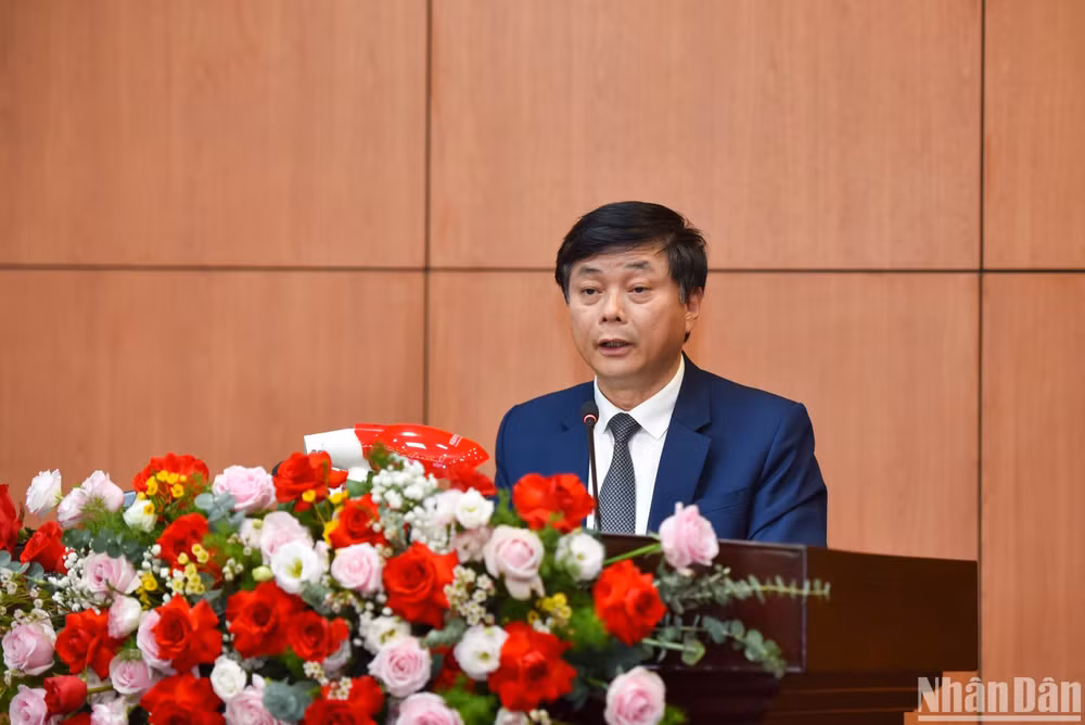 PGS, TS Phạm Minh Sơn, Giám đốc Học viện Báo chí và Tuyên truyền phát biểu tổng kết hội thảo. (Ảnh: NHẬT QUANG)