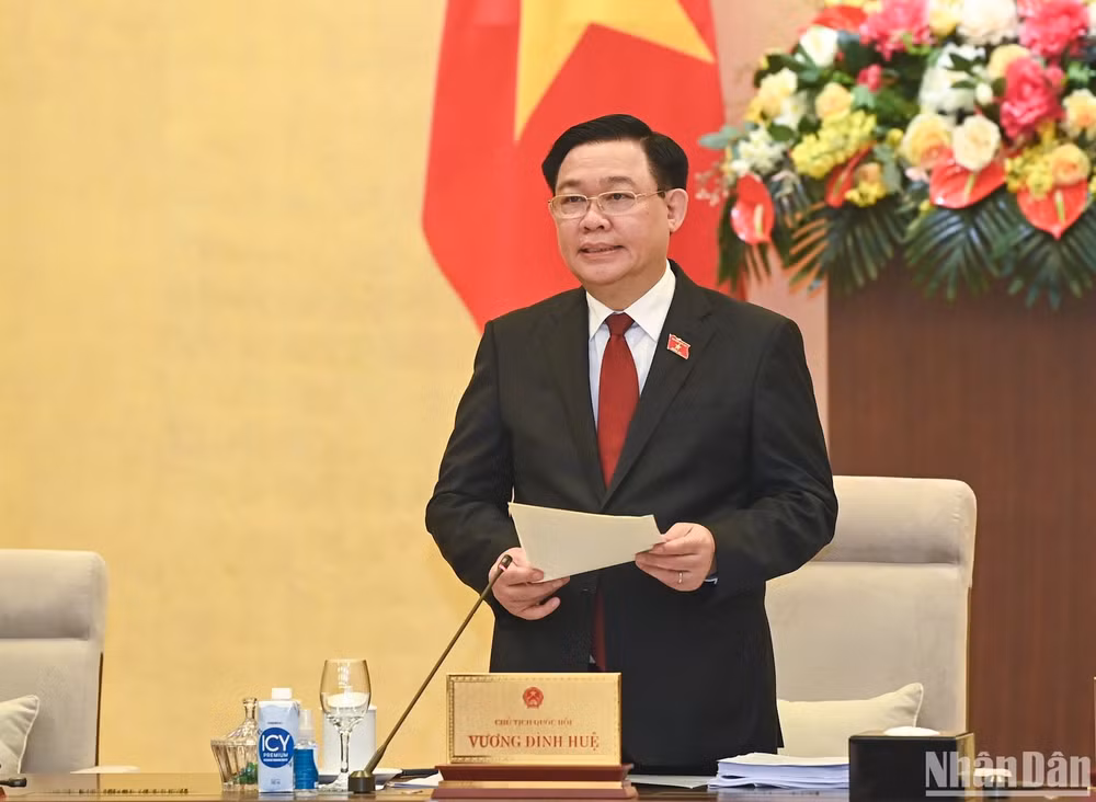 Chủ tịch Quốc hội Vương Đình Huệ phát biểu khai mạc phiên họp. (Ảnh: DUY LINH)