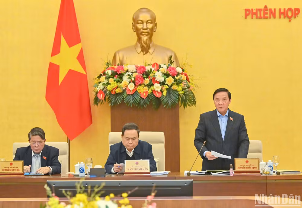 Phó Chủ tịch Quốc hội Nguyễn Khắc Định điều hành nội dung phiên họp. (Ảnh: DUY LINH)