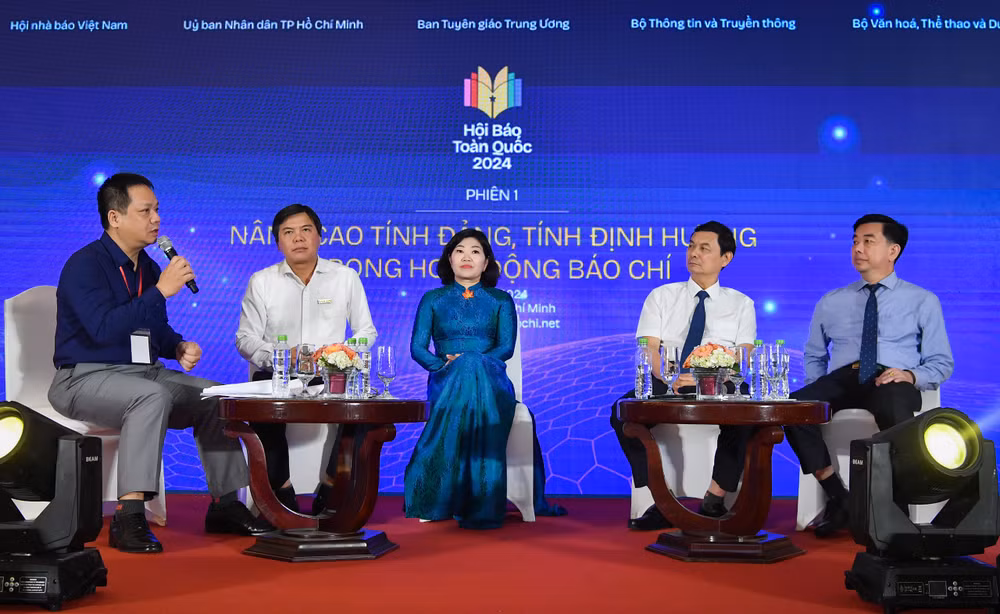 Quang cảnh tọa đàm.