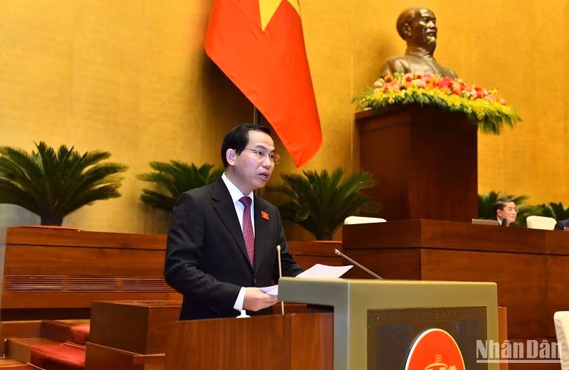 Chủ nhiệm Ủy ban Tài chính, Ngân sách của Quốc hội Lê Quang Mạnh trình bày báo cáo giải trình, tiếp thu, chỉnh lý dự thảo Nghị quyết. (Ảnh: ĐĂNG KHOA) Chủ nhiệm Ủy ban Tài chính, Ngân sách của Quốc hội Lê Quang Mạnh trình bày báo cáo giải trình, tiếp thu, chỉnh lý dự thảo Nghị quyết. (Ảnh: ĐĂNG KHOA)