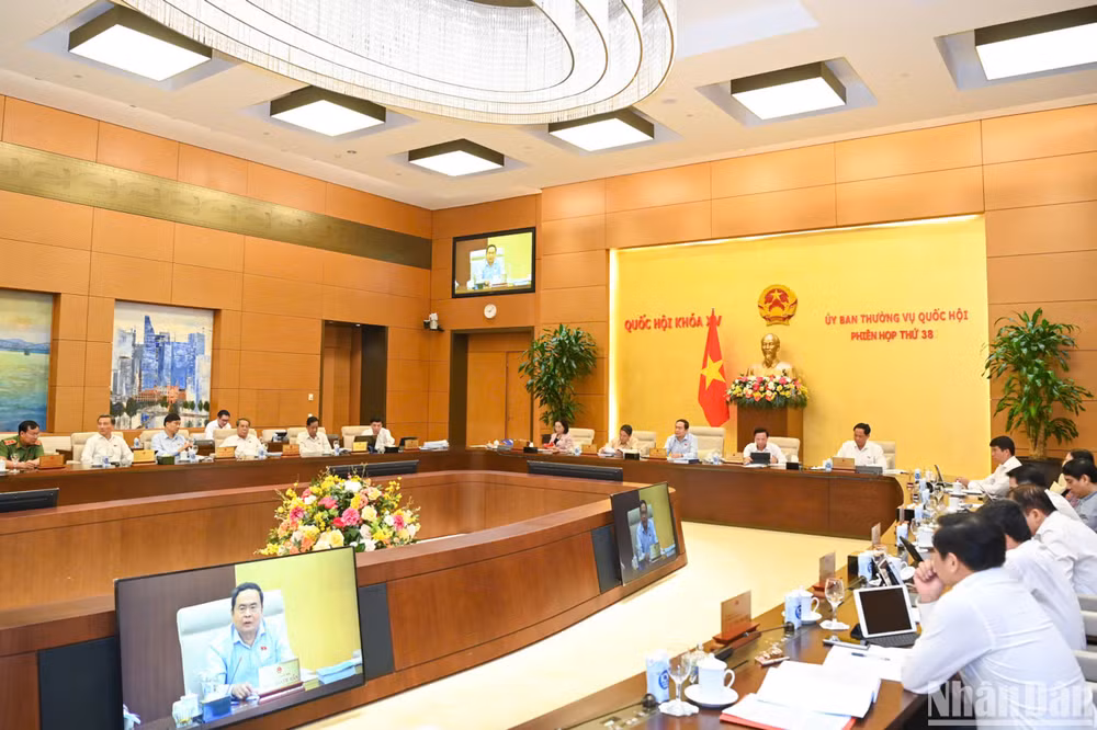 Quang cảnh phiên họp. (Ảnh: DUY LINH)