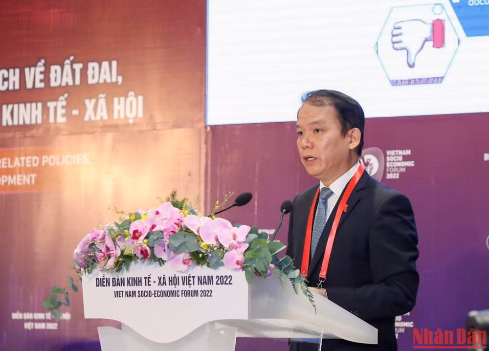 Chủ nhiệm Ủy ban Pháp luật của Quốc hội Hoàng Thanh Tùng phát biểu tại Phiên hội thảo.