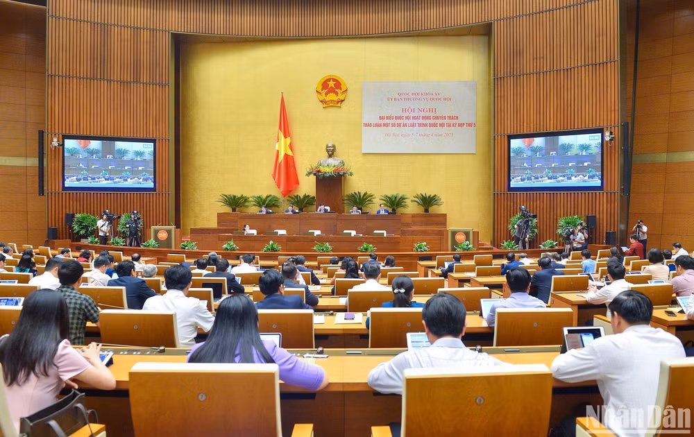 Quang cảnh phiên thảo luận về dự án Luật Đấu thầu (sửa đổi) chiều 5/4. (Ảnh: DUY LINH)