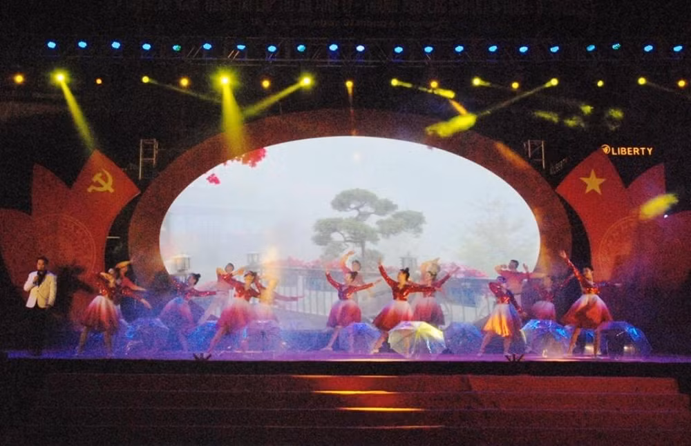 Chương trình nghệ thuật chào mừng Quốc khánh 2/9 ở thành phố Lào Cai.