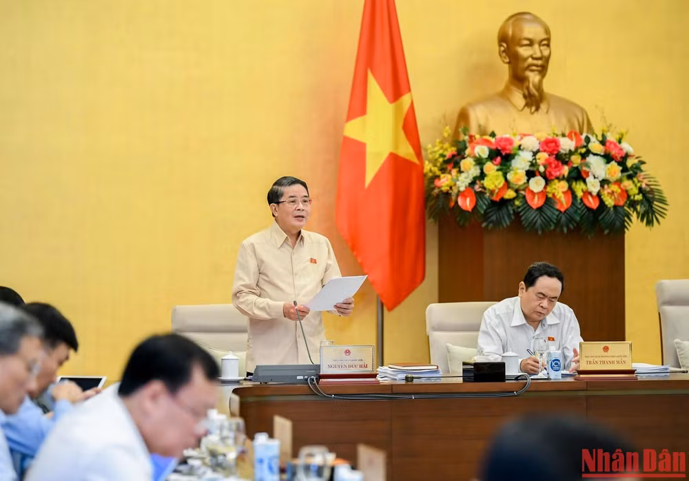 Phó Chủ tịch Quốc hội Nguyễn Đức Hải điều hành nội dung thảo luận sáng 11/10. Phó Chủ tịch Quốc hội Nguyễn Đức Hải điều hành nội dung thảo luận sáng 11/10.