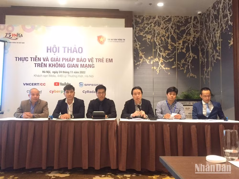Cục trưởng Cục Trẻ em Đặng Hoa Nam chia sẻ trong phiên tọa đàm. Cục trưởng Cục Trẻ em Đặng Hoa Nam chia sẻ trong phiên tọa đàm.