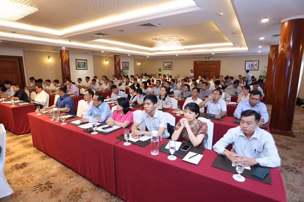 Các đại biểu dự hội thảo.