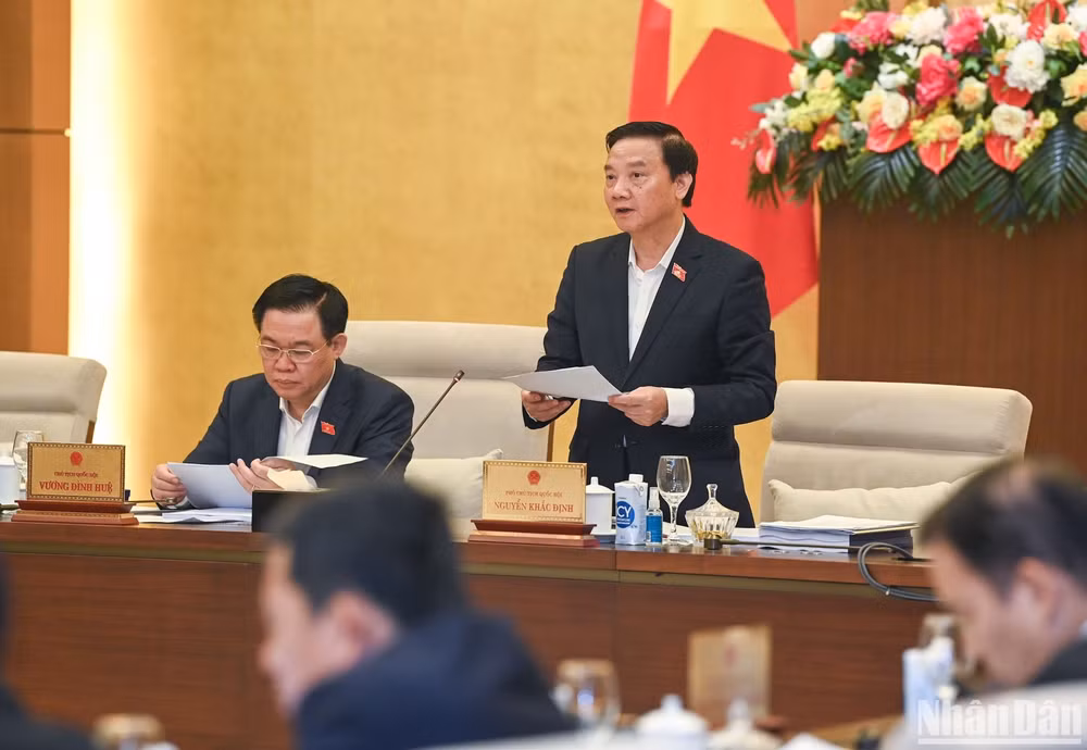 Phó Chủ tịch Quốc hội Nguyễn Khắc Định điều hành nội dung thảo luận. Ảnh: DUY LINH Phó Chủ tịch Quốc hội Nguyễn Khắc Định điều hành nội dung thảo luận. Ảnh: DUY LINH