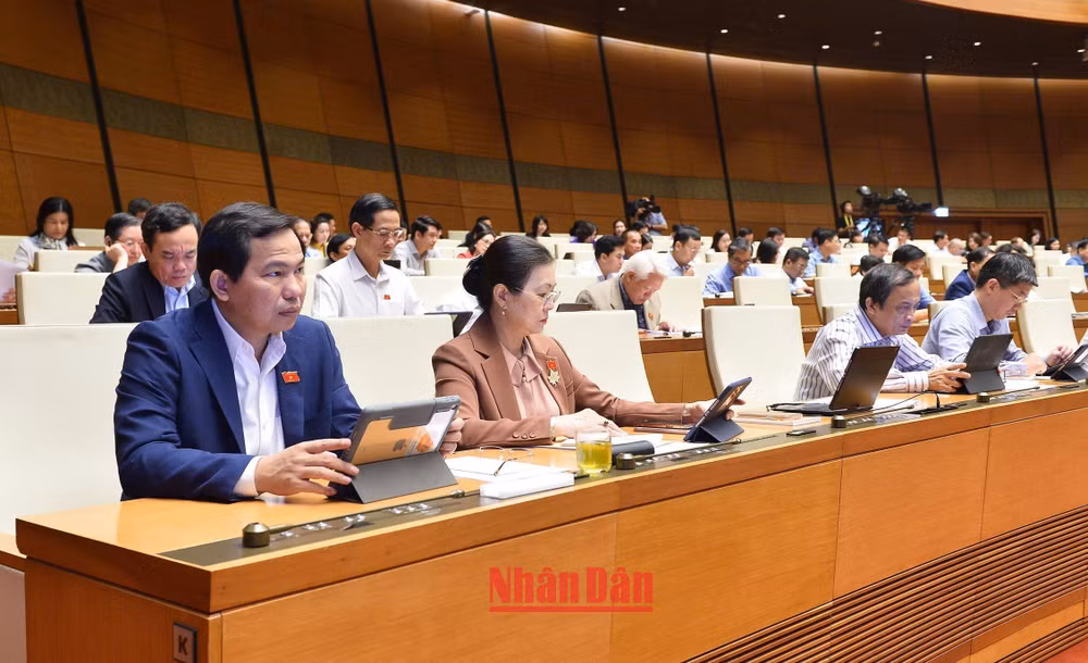 Quốc hội thảo luận ở hội trường về dự án Luật Giao dịch điện tử (sửa đổi) sáng 11/11. (Ảnh: THỦY NGUYÊN)