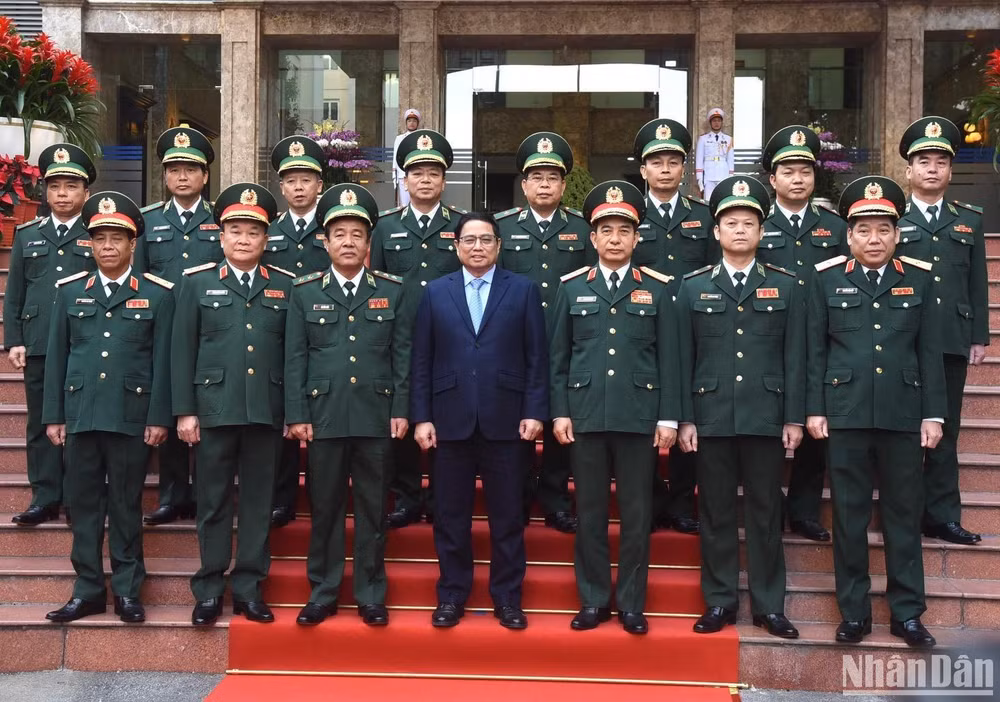 Thủ tướng Phạm Minh Chính với lãnh đạo Bộ Quốc phòng, Bộ Tư lệnh Bộ đội Biên phòng. (Ảnh: TRẦN HẢI) Thủ tướng Phạm Minh Chính với lãnh đạo Bộ Quốc phòng, Bộ Tư lệnh Bộ đội Biên phòng. (Ảnh: TRẦN HẢI)