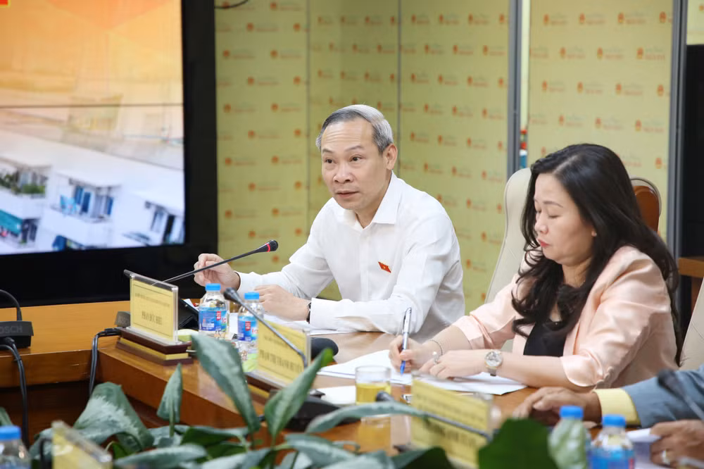 Ông Phan Đức Hiếu, Ủy viên Thường trực Ủy ban Kinh tế của Quốc hội điều phối nội dung buổi tọa đàm. Ông Phan Đức Hiếu, Ủy viên Thường trực Ủy ban Kinh tế của Quốc hội điều phối nội dung buổi tọa đàm.