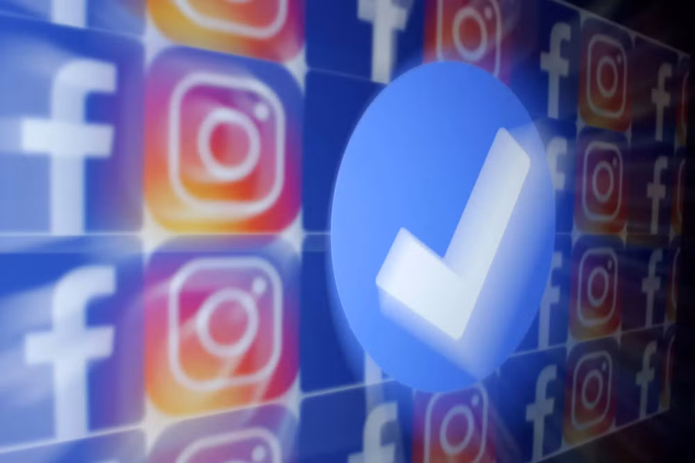 Gói đăng ký tích xanh xác thực tài khoản trên Facebook và Instagram sẽ có giá 11,99 USD/tháng. (Ảnh: Reuters)
