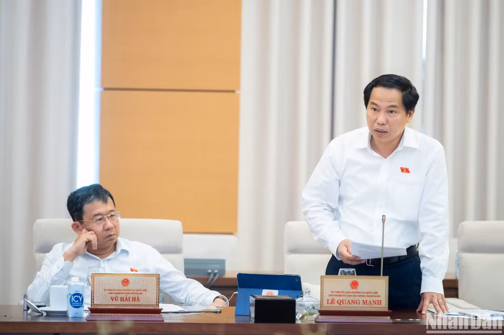 Chủ nhiệm Ủy ban Tài chính-Ngân sách Lê Quang Mạnh đồng tình đề xuất kéo dài thời gian thực hiện, giải ngân vốn các chương trình đến hết năm 2024. (Ảnh: DUY LINH) Chủ nhiệm Ủy ban Tài chính-Ngân sách Lê Quang Mạnh đồng tình đề xuất kéo dài thời gian thực hiện, giải ngân vốn các chương trình đến hết năm 2024. (Ảnh: DUY LINH)