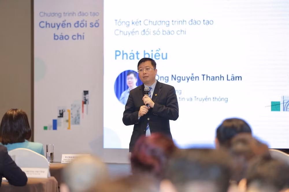 Thứ trưởng Thông tin và Truyền thông Nguyễn Thanh Lâm phát biểu tại Lễ tổng kết Chương trình đào tạo Chuyển đổi số báo chí.