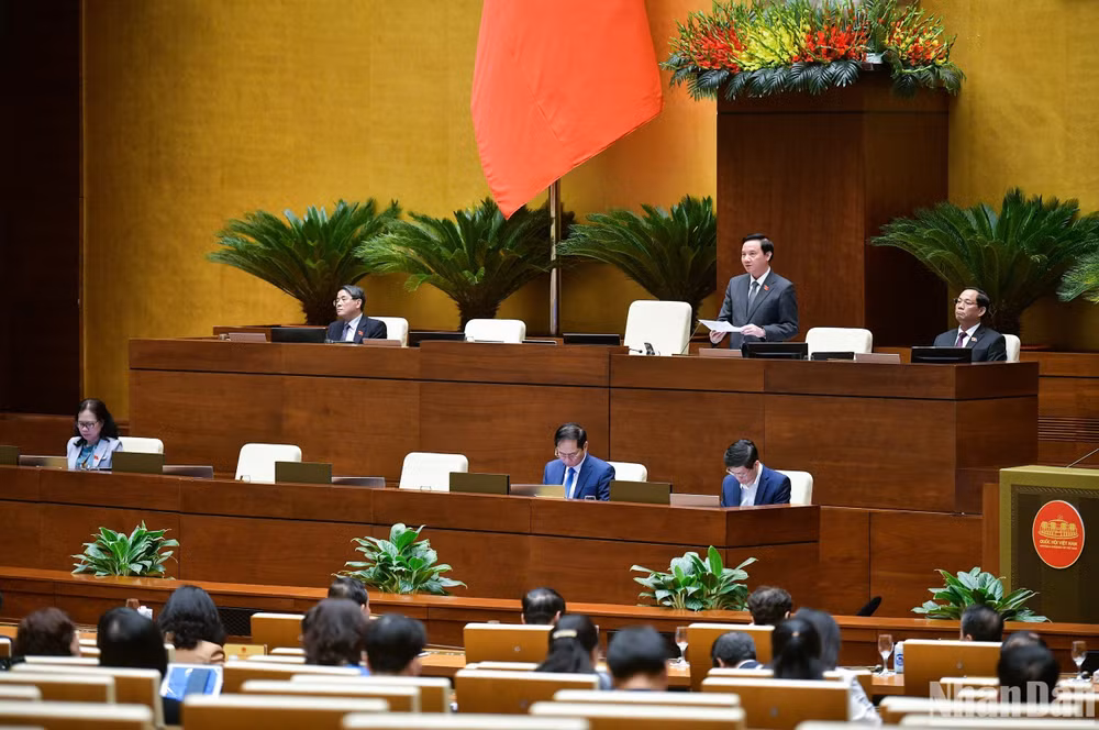 Phó Chủ tịch Quốc hội Nguyễn Khắc Định khái quát lại nội dung phiên chất vấn và trả lời chất vấn. (Ảnh: DUY LINH)