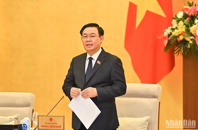 Chủ tịch Quốc hội Vương Đình Huệ phát biểu khai mạc phiên họp. (Ảnh: DUY LINH)