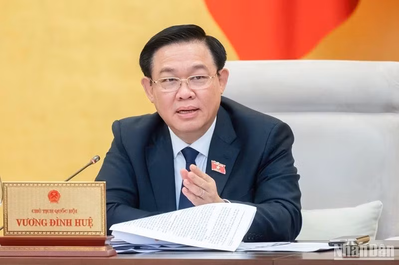 Chủ tịch Quốc hội Vương Đình Huệ tham gia ý kiến thảo luận tại phiên họp. (Ảnh: DUY LINH)