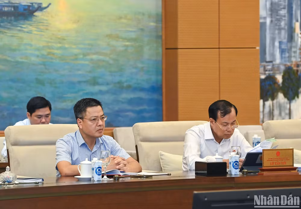 Các đại biểu dự phiên họp. (Ảnh: DUY LINH)