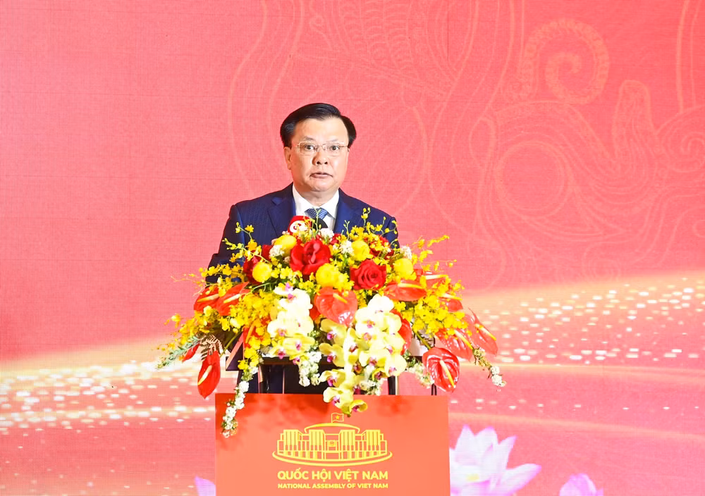 Bí thư Thành ủy Hà Nội Đinh Tiến Dũng phát biểu chào mừng hội nghị. (Ảnh: DUY LINH)
