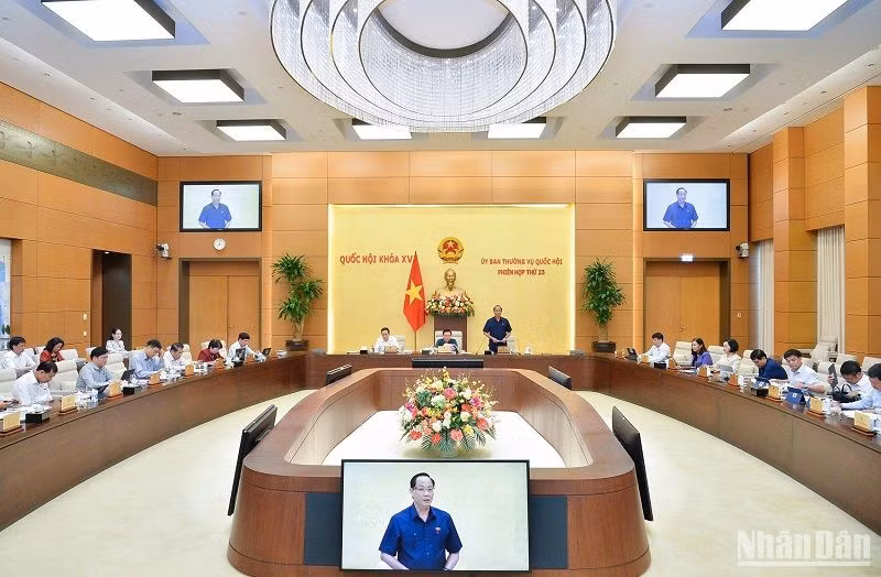 Quang cảnh phiên họp sáng 10/5. (Ảnh: DUY LINH)