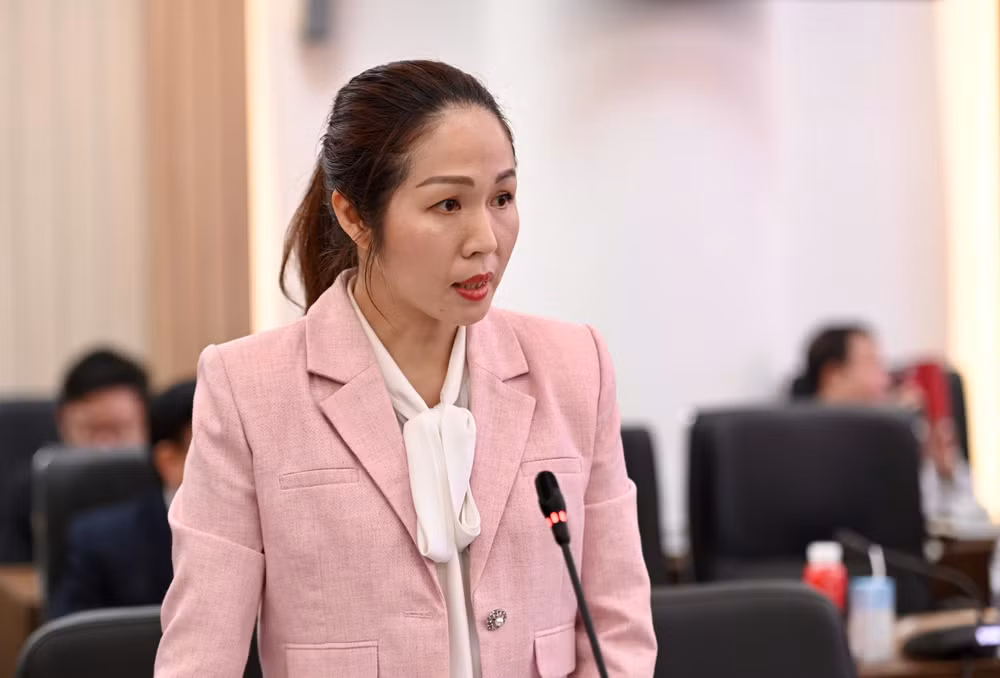 Cô giáo Nguyễn Ngọc Dung, Phó Hiệu trưởng Trường THCS Ba Đình, quận Ba Đình, Hà Nội chia sẻ tại hội thảo. (Ảnh: BÙI GIANG-KHẮC ANH) Cô giáo Nguyễn Ngọc Dung, Phó Hiệu trưởng Trường THCS Ba Đình, quận Ba Đình, Hà Nội chia sẻ tại hội thảo. (Ảnh: BÙI GIANG-KHẮC ANH)