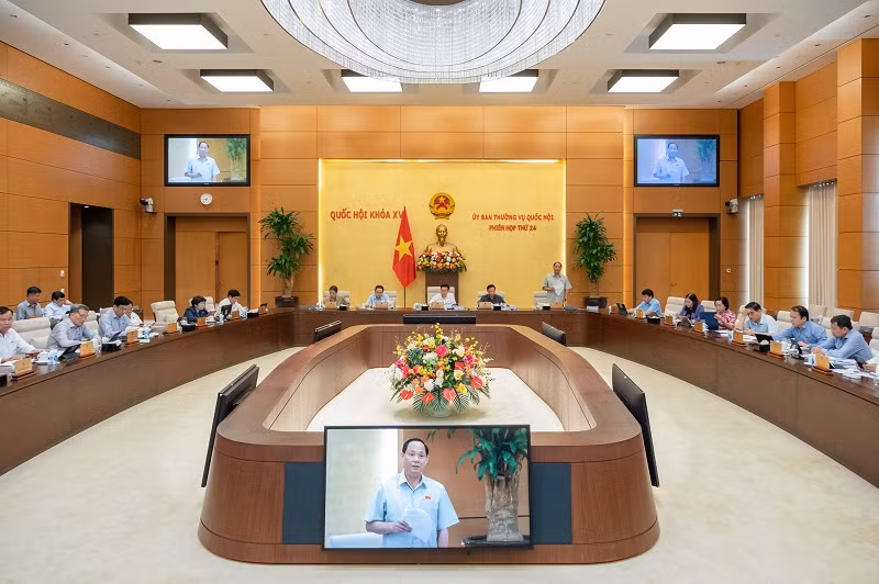 Quang cảnh phiên họp chiều 13/7.