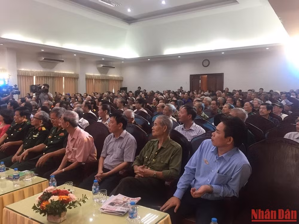 Các đại biểu tham dự chương trình.