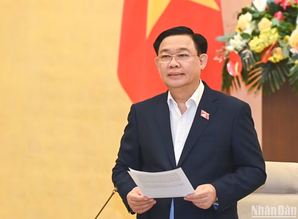 Chủ tịch Quốc hội Vương Đình Huệ phát biểu khai mạc phiên họp. (Ảnh: DUY LINH)