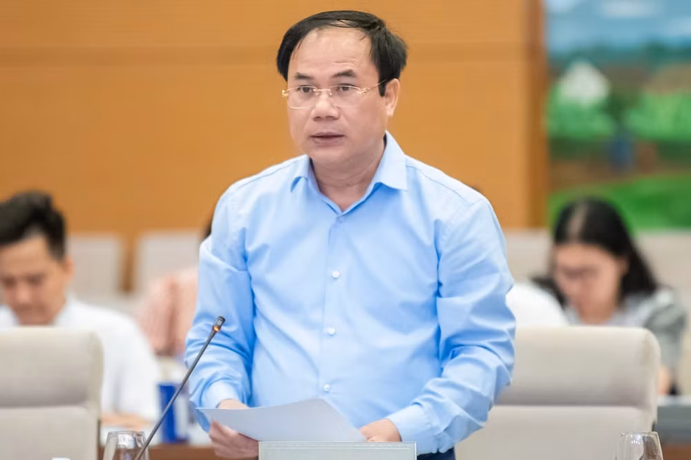 Thứ trưởng Xây dựng Nguyễn Văn Sinh. Thứ trưởng Xây dựng Nguyễn Văn Sinh.