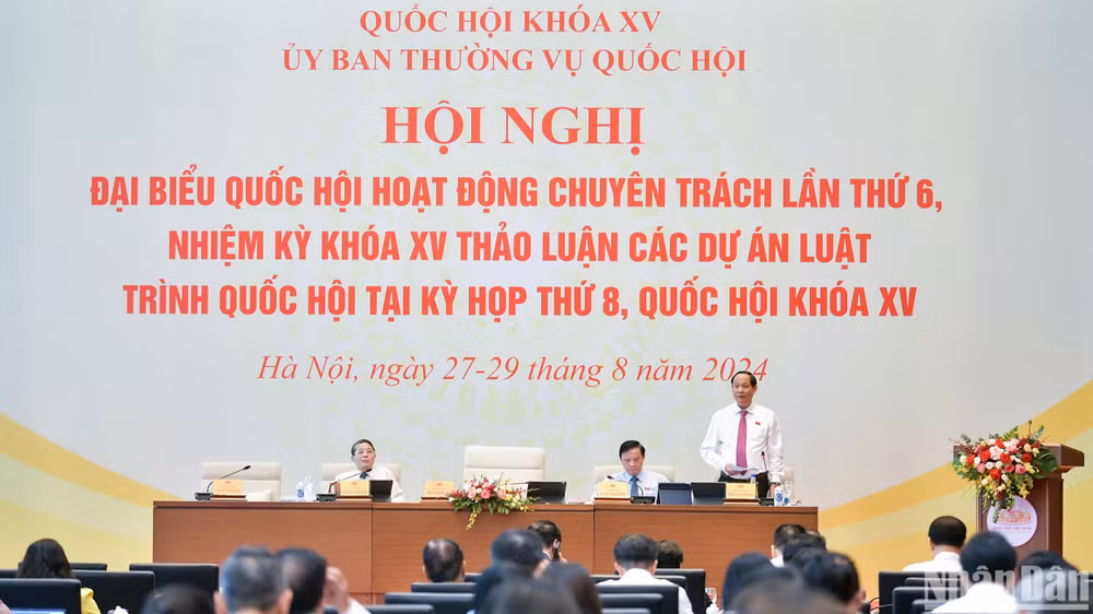 Phó Chủ tịch Quốc hội Trần Quang Phương điều hành nội dung thảo luận về dự án Luật Phòng cháy, chữa cháy và cứu nạn, cứu hộ sáng 28/8. (Ảnh: DUY LINH)