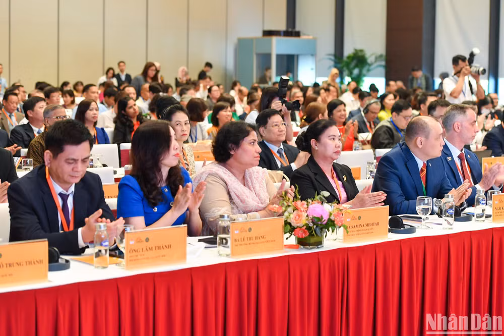Hội nghị có sự tham gia của đại diện các cơ quan ngoại giao của 9 thành viên cấp quốc gia thuộc EROPA cùng khoảng 300 đại biểu quốc tế. (Ảnh: THÀNH ĐẠT) Hội nghị có sự tham gia của đại diện các cơ quan ngoại giao của 9 thành viên cấp quốc gia thuộc EROPA cùng khoảng 300 đại biểu quốc tế. (Ảnh: THÀNH ĐẠT)