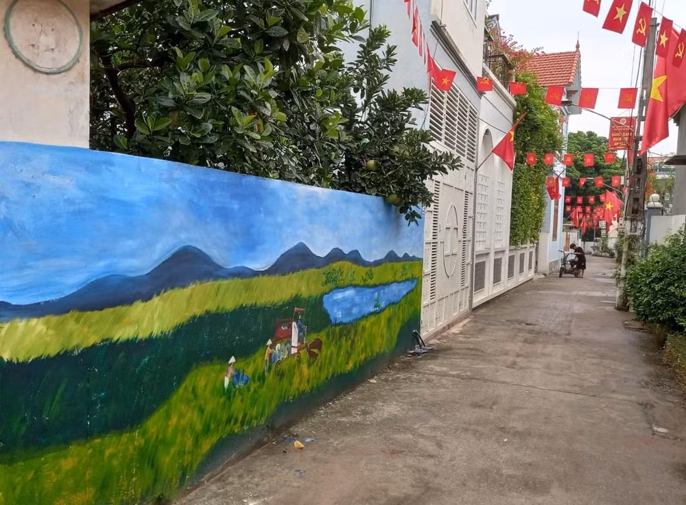 Đường làng, ngõ xóm ở Tản Hồng được cải tạo, trang trí xanh, sạch, đẹp.
