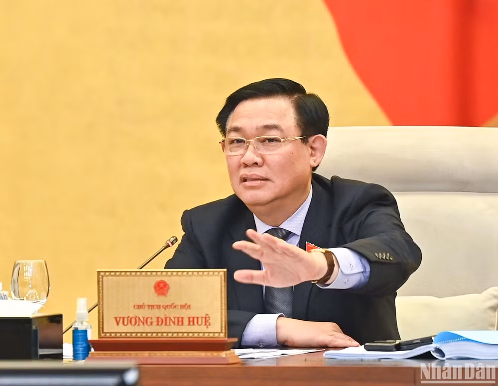 Chủ tịch Quốc hội Vương Đình Huệ góp ý vào dự án Luật Kinh doanh bất động sản (sửa đổi). (Ảnh: DUY LINH)
