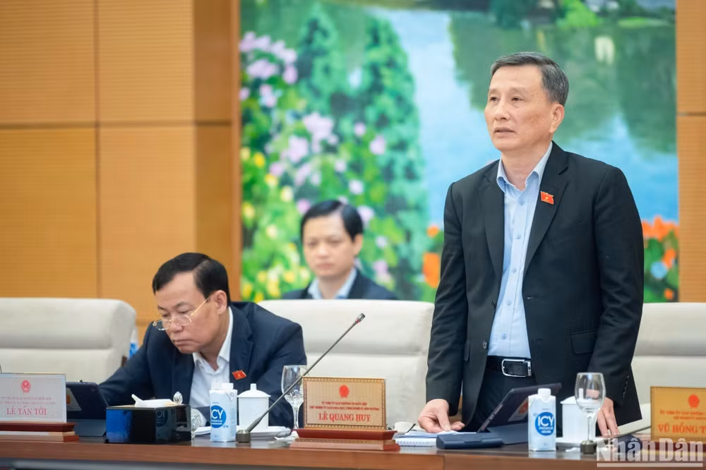 Chủ nhiệm Ủy ban Khoa học, Công nghệ và Môi trường Lê Quang Huy tham gia ý kiến thảo luận về dự án Luật. (Ảnh: DUY LINH)