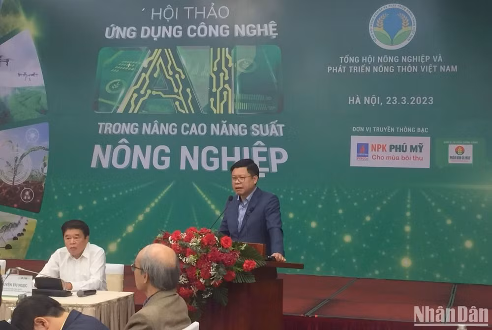 Ông Nguyễn Quốc Toản, Giám đốc Trung tâm Chuyển đổi số và Thống kê nông nghiệp, Bộ Nông nghiệp và Phát triển nông thôn phát biểu tại hội thảo. (Ảnh: VĂN TOẢN)