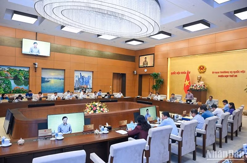Quang cảnh phiên họp sáng 20/9. (Ảnh: DUY LINH)
