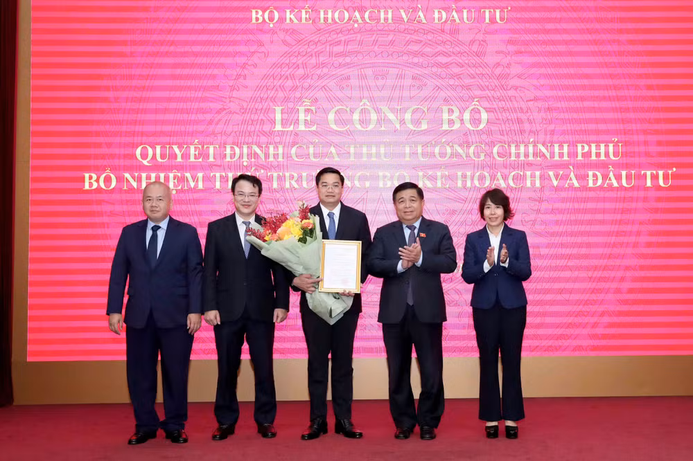 Hiện lãnh đạo Bộ Kế hoạch và Đầu tư gồm Bộ trưởng Nguyễn Chí Dũng và 4 Thứ trưởng: Trần Quốc Phương, Nguyễn Thị Bích Ngọc, Đỗ Thành Trung và Nguyễn Đức Tâm. Hiện lãnh đạo Bộ Kế hoạch và Đầu tư gồm Bộ trưởng Nguyễn Chí Dũng và 4 Thứ trưởng: Trần Quốc Phương, Nguyễn Thị Bích Ngọc, Đỗ Thành Trung và Nguyễn Đức Tâm.