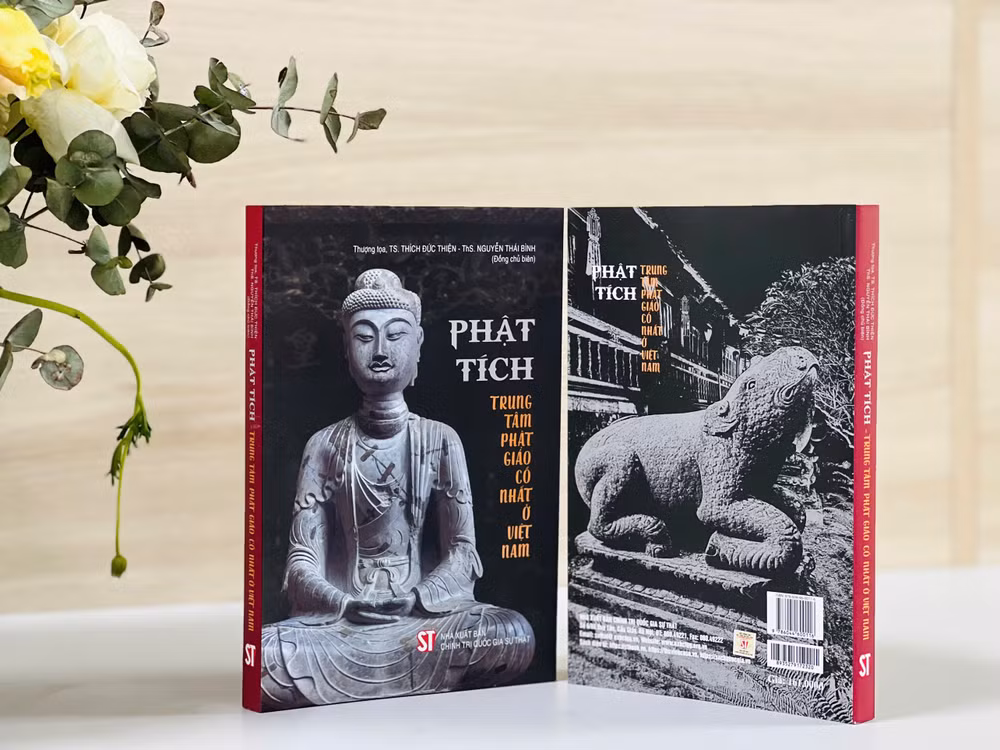 Cuốn sách “Phật Tích - Trung tâm Phật giáo cổ nhất ở Việt Nam” vừa được Nhà xuất bản Chính trị quốc gia Sự thật ấn hành. Cuốn sách “Phật Tích - Trung tâm Phật giáo cổ nhất ở Việt Nam” vừa được Nhà xuất bản Chính trị quốc gia Sự thật ấn hành.