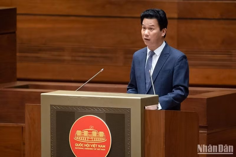 Bộ trưởng Tài nguyên và Môi trường Đặng Quốc Khánh trình bày Tờ trình về dự án Luật Tài nguyên nước (sửa đổi). (Ảnh: ĐĂNG KHOA)
