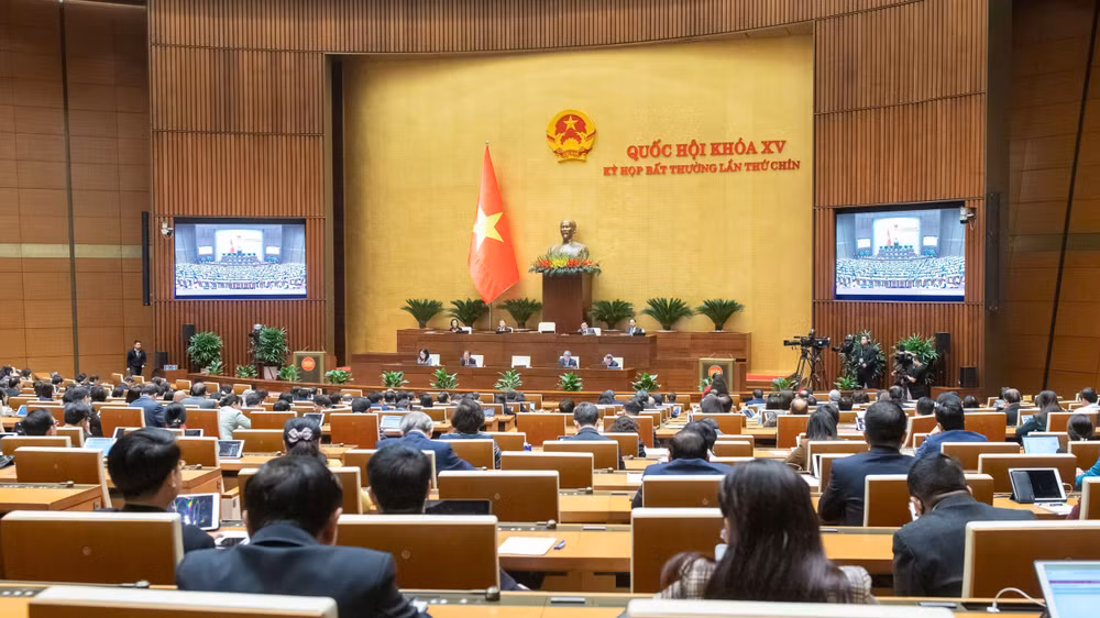 Quang cảnh phiên họp toàn thể tại Hội trường sáng 14/2.
