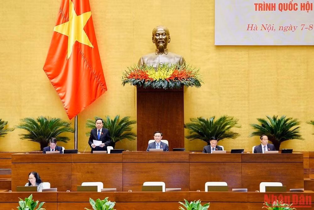 Phó Chủ tịch Thường trực Quốc hội Trần Thanh Mẫn điều hành phiên thảo luận về dự án Luật Khám bệnh, chữa bệnh (sửa đổi). (Ảnh: DUY LINH)