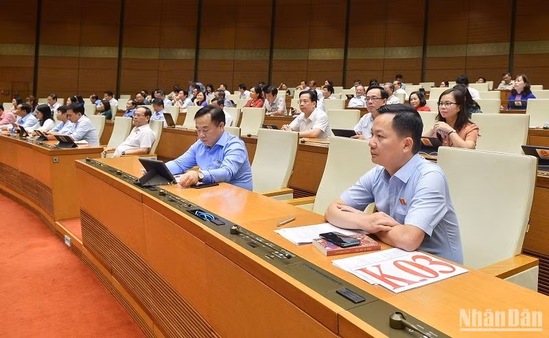 Các đại biểu dự phiên họp chiều 1/6. (Ảnh: THỦY NGUYÊN) Các đại biểu dự phiên họp chiều 1/6. (Ảnh: THỦY NGUYÊN)