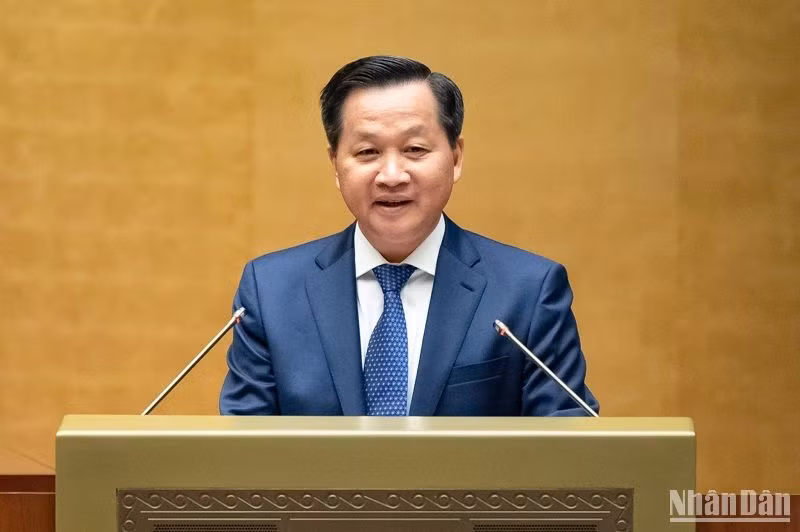Phó Thủ tướng Lê Minh Khái báo cáo tại Hội nghị toàn quốc triển khai luật, nghị quyết của Quốc hội khóa XV. (Ảnh: DUY LINH)