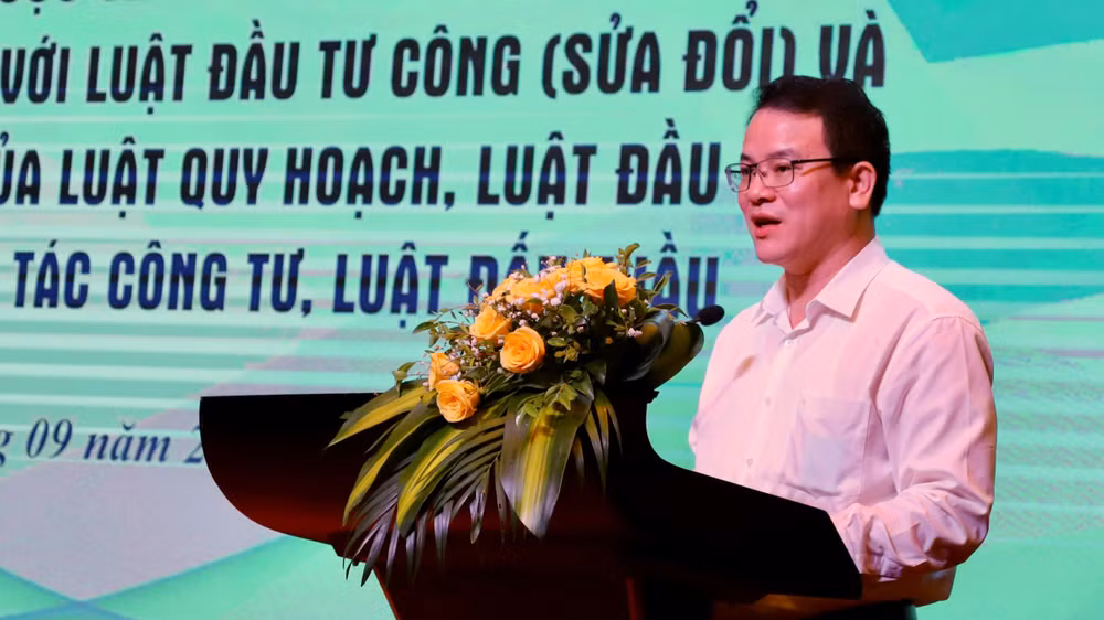 Thứ trưởng Kế hoạch và Đầu tư Trần Quốc Phương phát biểu khai mạc Hội thảo. Thứ trưởng Kế hoạch và Đầu tư Trần Quốc Phương phát biểu khai mạc Hội thảo.