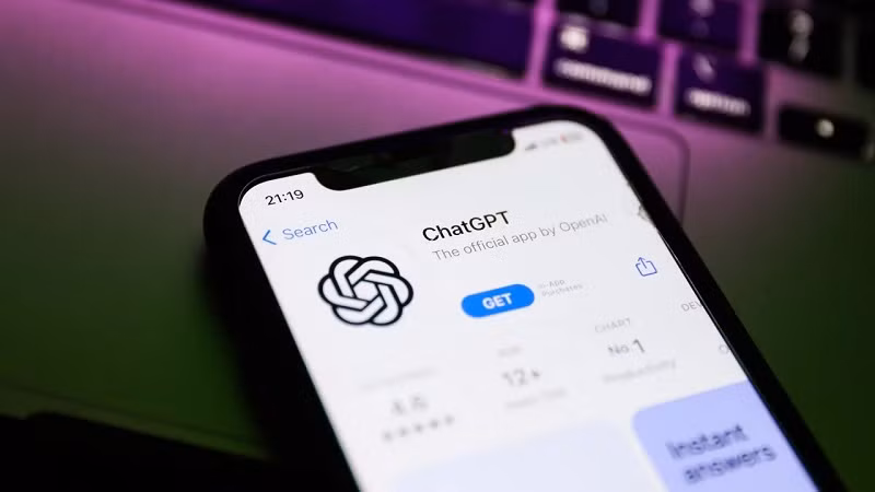 Công ty mẹ của ứng dụng chatbot ChatGPT bị cáo buộc thu thập và sử dụng trái phép dữ liệu cá nhân của hàng triệu người từ internet. (Ảnh minh họa: CNN)