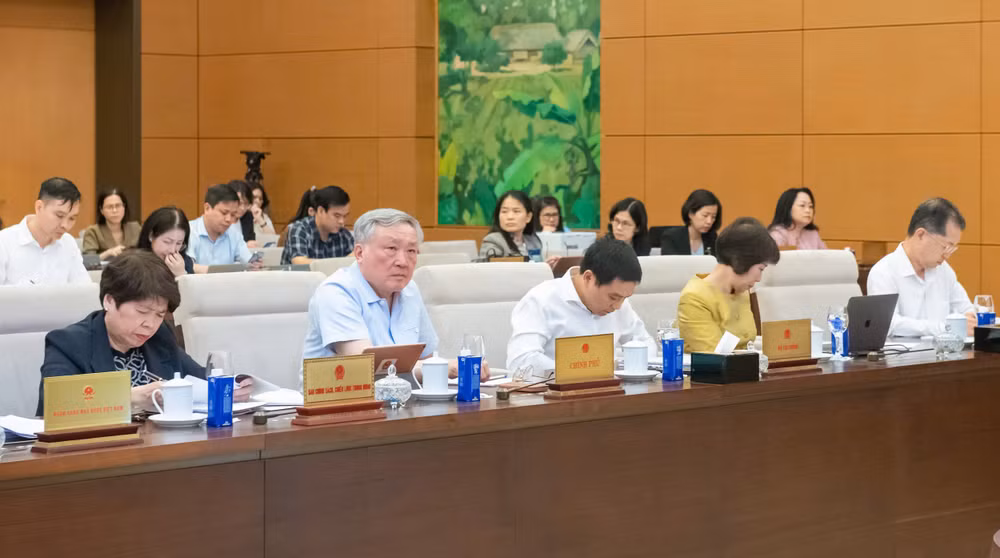 Phó Thủ tướng Thường trực Chính phủ Nguyễn Hòa Bình và các đại biểu dự phiên họp. (Ảnh: DUY LINH)