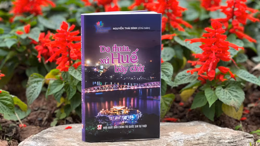 Cuốn sách "Dạ thưa, xứ Huế bây chừ" của tác giả Nguyễn Thái Bình.